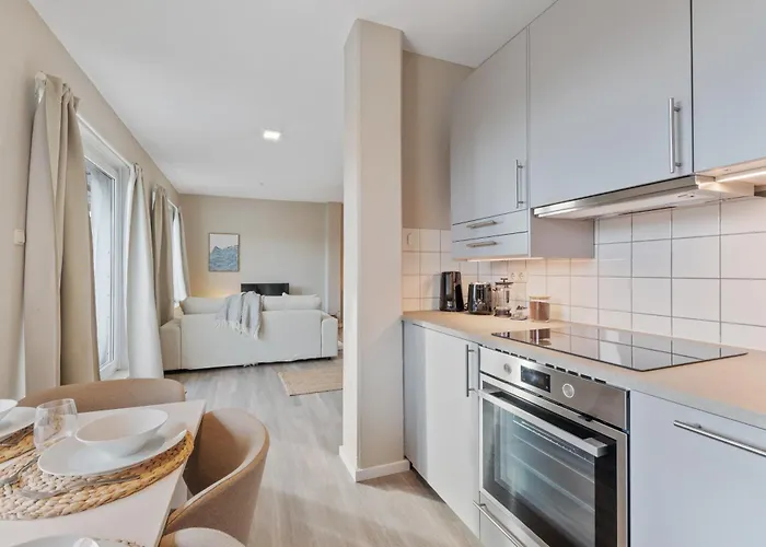 - Naehe Innenhafen Und Hbf * דיסבורג