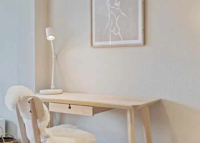 - Naehe Innenhafen Und Hbf * דיסבורג