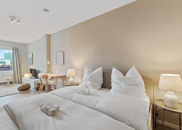 - Naehe Innenhafen Und Hbf * דיסבורג